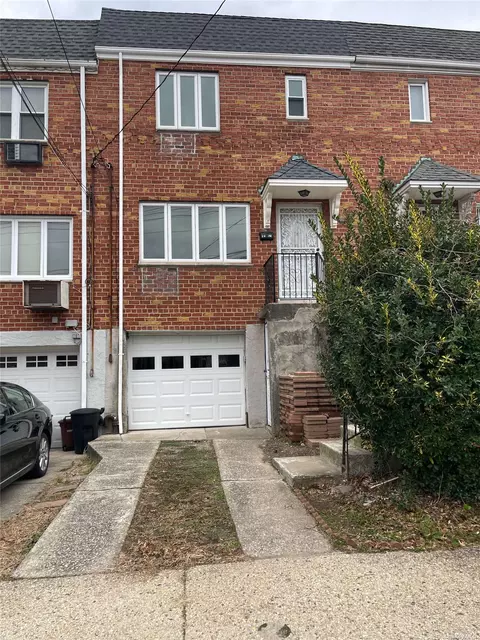 52-41 71st St, Flushing, NY 11378