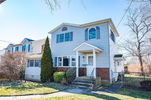 2048 Washington Ave, Seaford, NY 11783