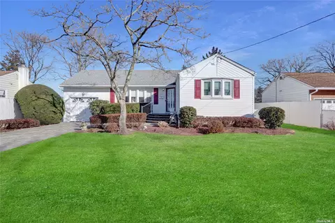 155 E 5th St, Deer Park, NY 11729
