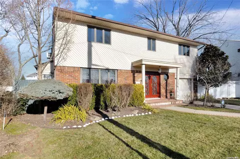 169 Maxine Ct, Oceanside, NY 11572
