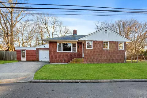 720 Railroad Ave, West Babylon, NY 11704