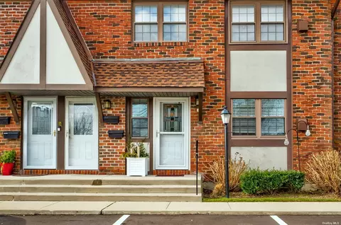 462 Mariners Way #462, Copiague, NY 11726