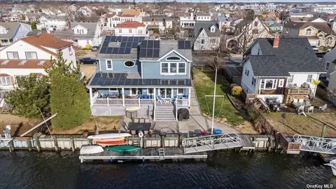 57 W 1st St, Freeport, NY 11520