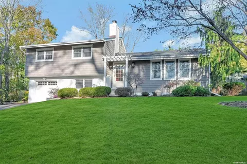 8 Falcon Pl, Huntington, NY 11743
