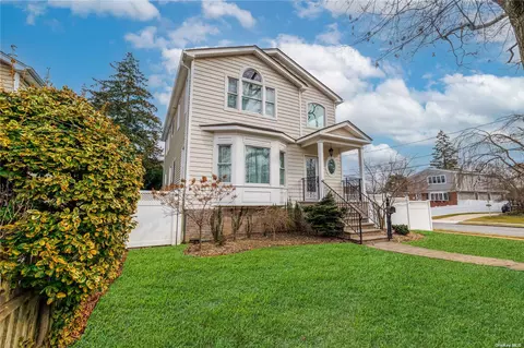 1821 Interlake Dr, Wantagh, NY 11793