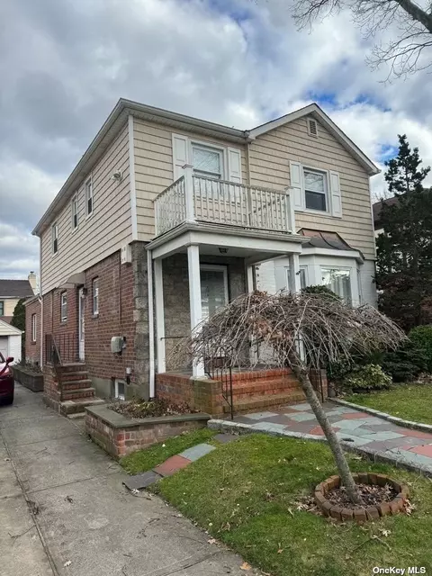82-15 213th St, Queens Village, NY 11427