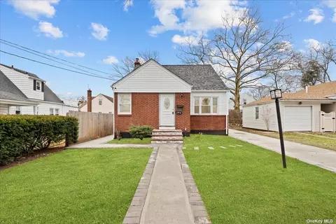 171 Pierson Ave, Hempstead, NY 11550
