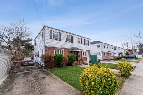 164-38 76th Rd, Fresh Meadows, NY 11366