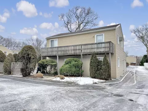 95 Springville Rd #5, Hampton Bays, NY 11946