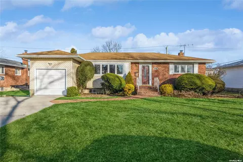 382 Plainview Rd, Hicksville, NY 11801