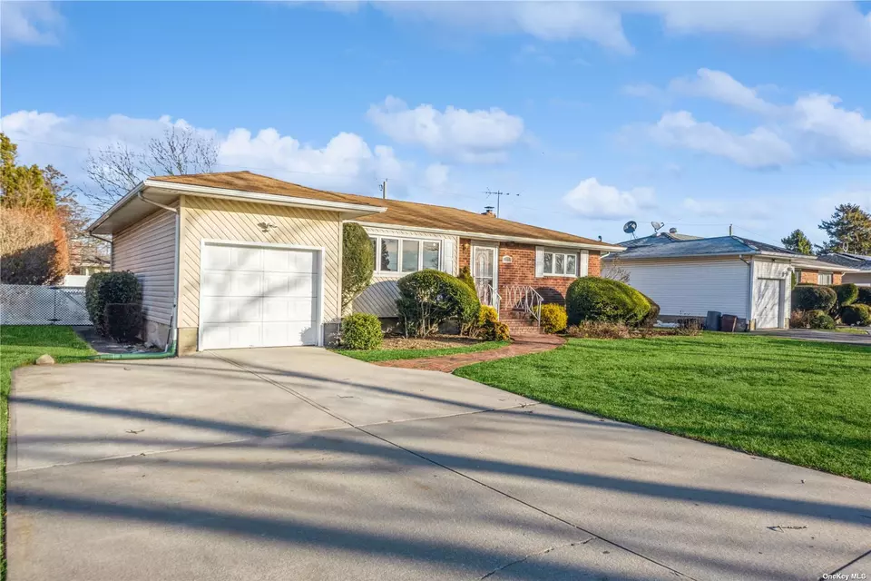 382 Plainview Rd, Hicksville, NY 11801 35 Photos Movoto