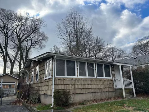96 Eastview Rd, Ronkonkoma, NY 11779