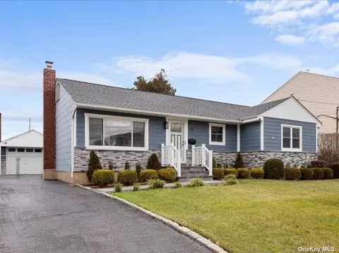 33 S Martin Rd, Bethpage, NY 11714