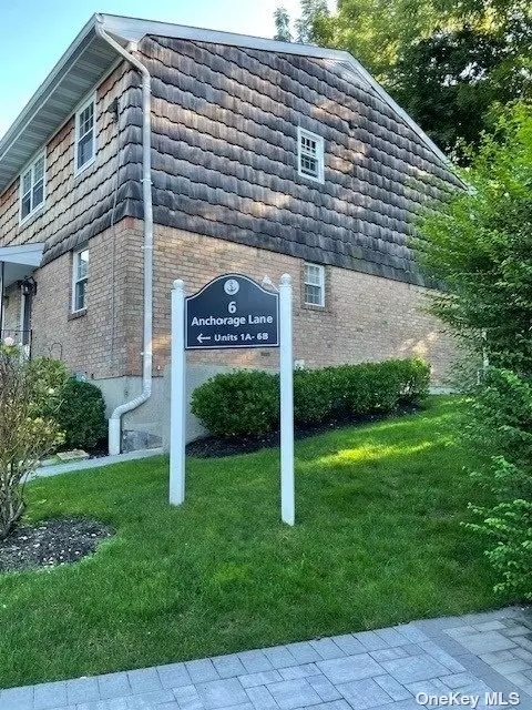 6 Anchorage Ln #2A, Oyster Bay, NY 11771