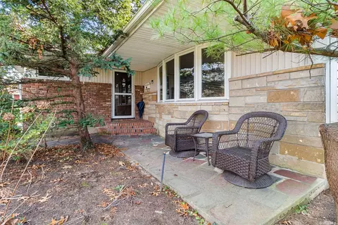 614 Mohawk Rd, West Hempstead, NY 11552