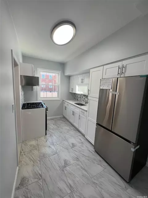 61-58 77 St, Middle Village, NY 11379