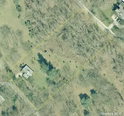 21 Hicks Ln, Sands Point, NY 11050