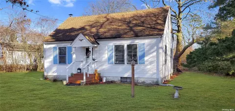 161 Diana Dr, Mastic Beach, NY 11951