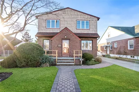 180 Hoffman St, Franklin Square, NY 11010