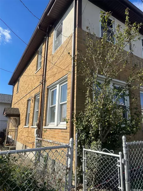 25-01 Edgemere Ave, Far Rockaway, NY 11691