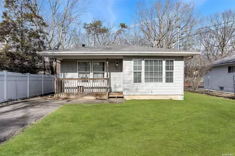 85 Somerset Ave, Mastic, NY 11950