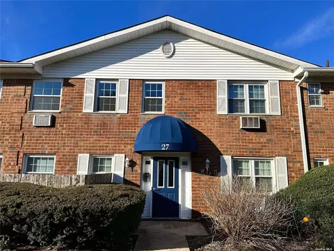 460 Old Town Rd #27M, Port Jefferson Station, NY 11776