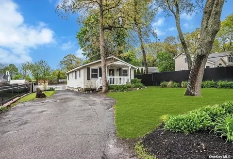 75 Argyle Ave, Selden, NY 11784