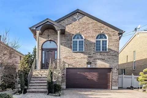 2-40 149th Pl, Whitestone, NY 11357