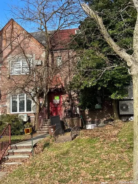 137-71 75th Rd, Kew Garden Hills, NY 11367