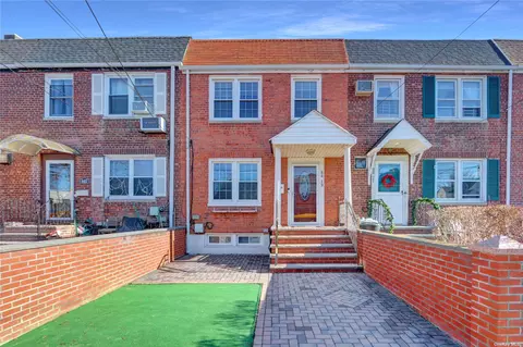 84-19 259th St, Floral Park, NY 11001