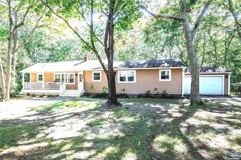 1750 Haywaters Rd, Cutchogue, NY 11935