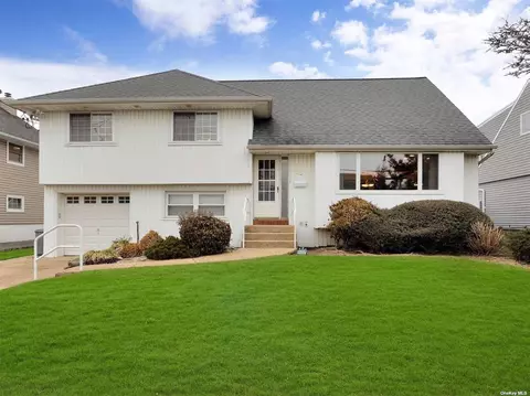 50 Murray Dr, Oceanside, NY 11572