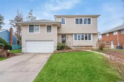 33 Parkway Dr, Syosset, NY 11791