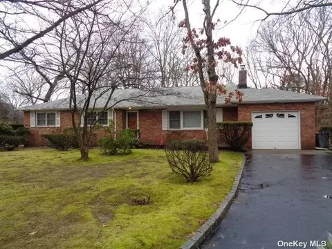 157 Old Willets Path, Smithtown, NY 11787