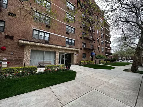 153-25 88th St #3L, Howard Beach, NY 11414