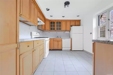 29-30 138th St #3B, Flushing, NY 11354