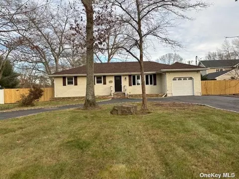 145 Radio Ave, Miller Place, NY 11764