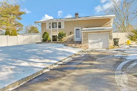 35 Scotchpine Dr, Islandia, NY 11749