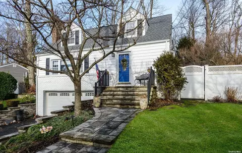 105 Abbott Dr, Huntington, NY 11743