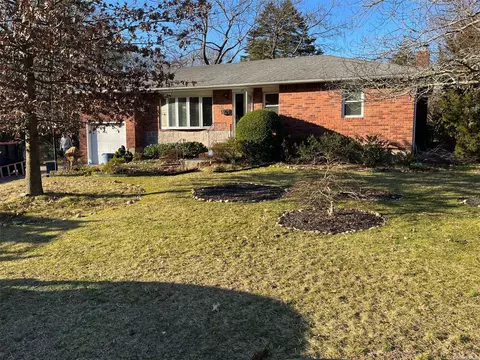 21 Franklin Dr, Smithtown, NY 11787