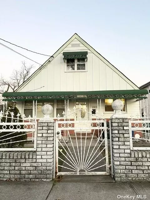 130-31 Inwood St, South Ozone Park, NY 11436