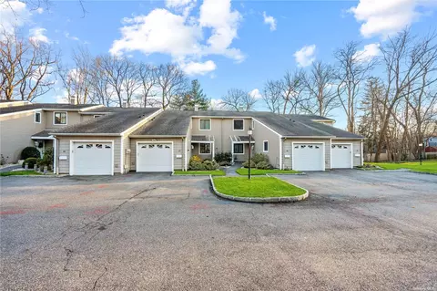 17 W W Nck #17, Huntington, NY 11743