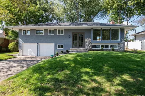 26 Tad Ln, Old Bethpage, NY 11804