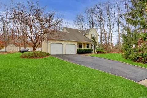 141 Natures Ln, Miller Place, NY 11764