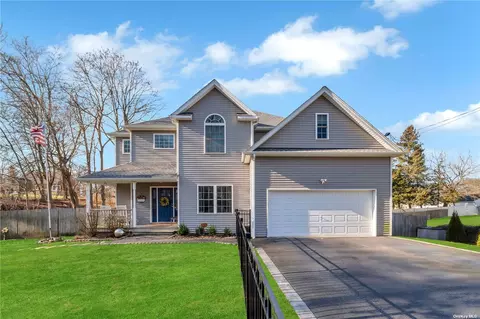 40 Webster Ave, Lake Ronkonkoma, NY 11779