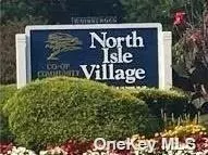 17 Aspen Ct #17, Coram, NY 11727