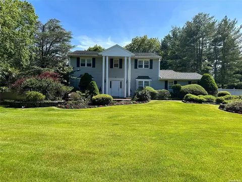 7 Inwood Rd, Saint James, NY 11780