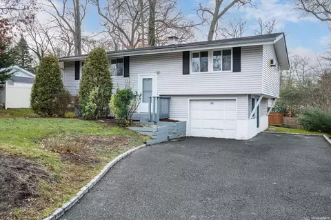 30 Florida Ave, Commack, NY 11725