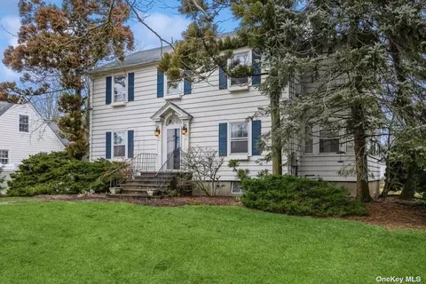 41 W Islip Rd, West Islip, NY 11795