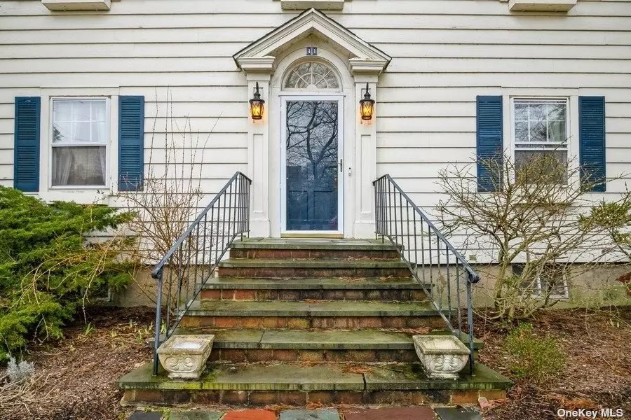 41 W Islip Rd, West Islip, NY 11795 36 Photos Movoto